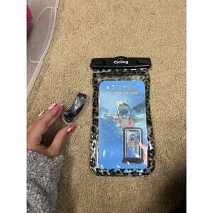 NWOT Waterproof Leopard Print Phone Protector